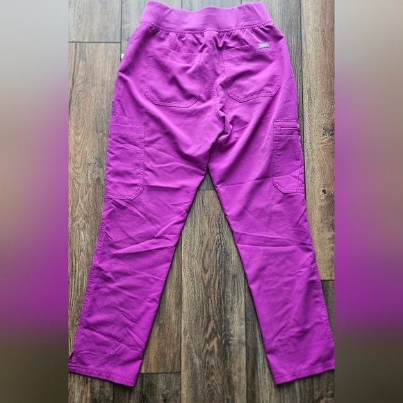 Figs Purple Jolt Scrub Set - Picture 6 of 6